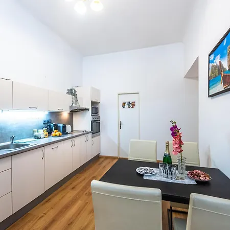 Wenceslas Square 2 Bedroom Apartment Prague Exterior photo